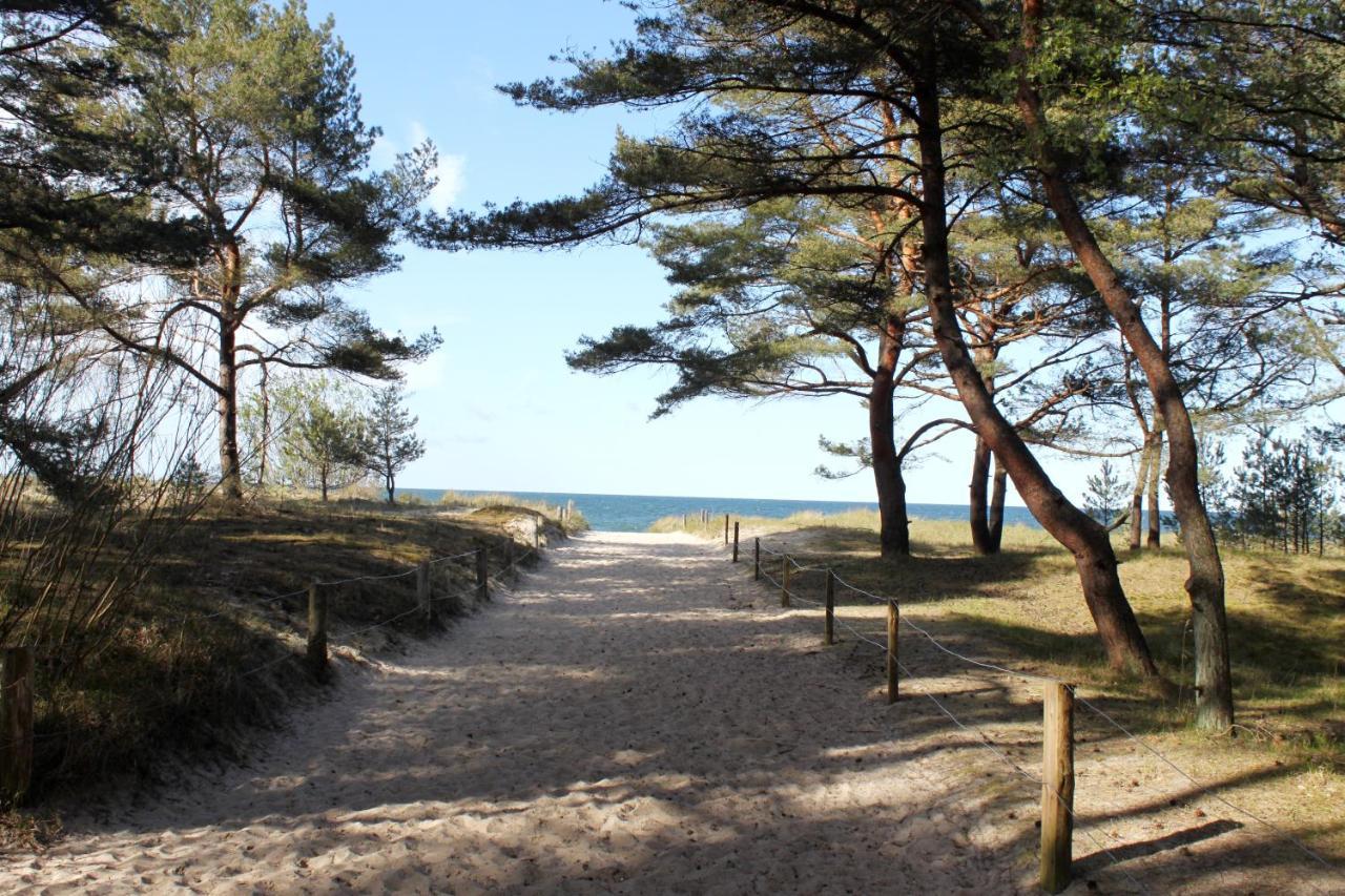 Reet Am Strand Mit Hund Karlshagen Exterior foto